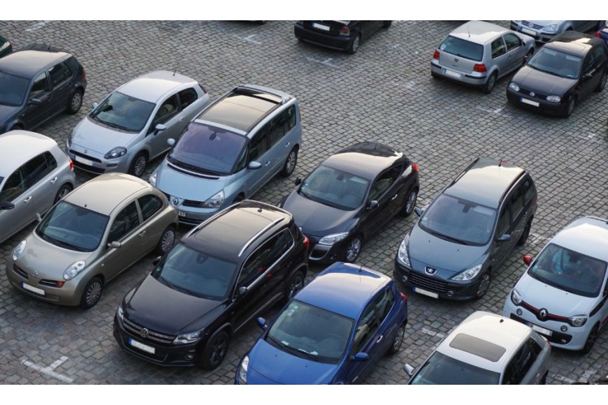 Kostka parkingowa – jaką wybrać? Jakie musi spełniać kryteria?